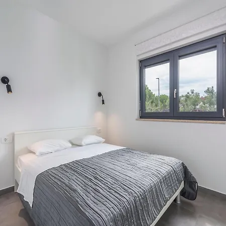 Feriehus In Novigrad With Private Pool And *