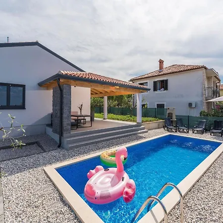 Feriehus In Novigrad With Private Pool And