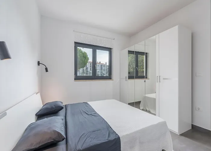 Nyaraló In Novigrad With Private Pool And