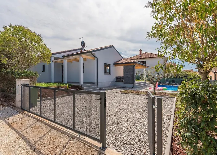 In Novigrad With Private Pool And Vakantiehuis Novigrad Istria