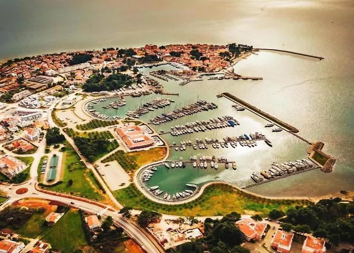 In Novigrad With Private Pool And Feriehus