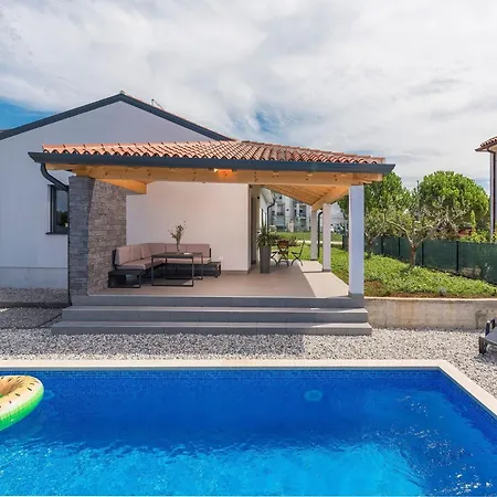 In Novigrad With Private Pool And Prázdninový dům Novigrad Istria