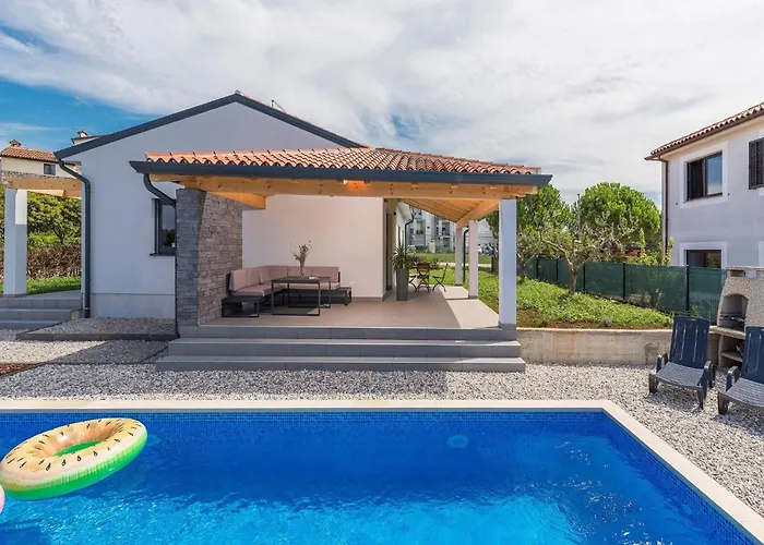 In Novigrad With Private Pool And Holiday home Novigrad (Istria)