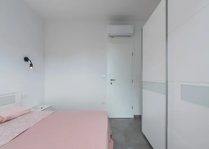 In Novigrad With Private Pool And Holiday home Novigrad (Istria)