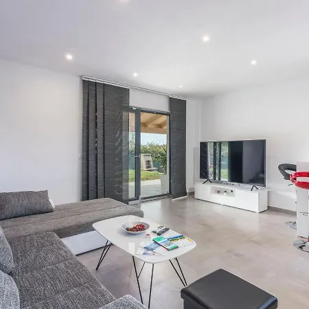Holiday home Pleasant In Novigrad *