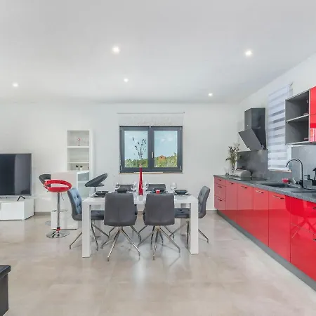 Holiday home Pleasant In Novigrad