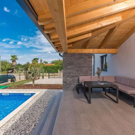Holiday home Pleasant In Novigrad *